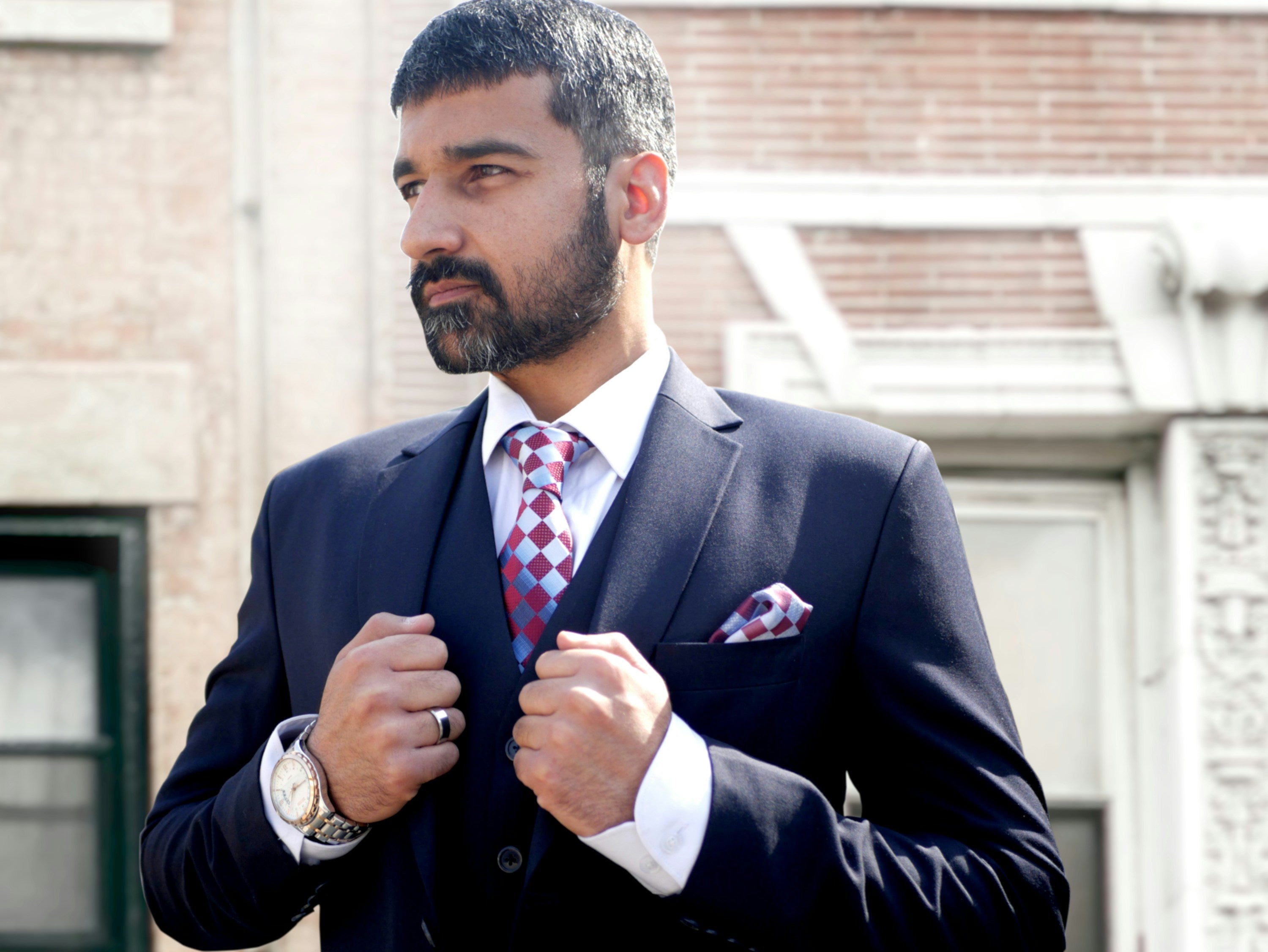 Foundoria_groom_wearing_tungsten_wedding_band