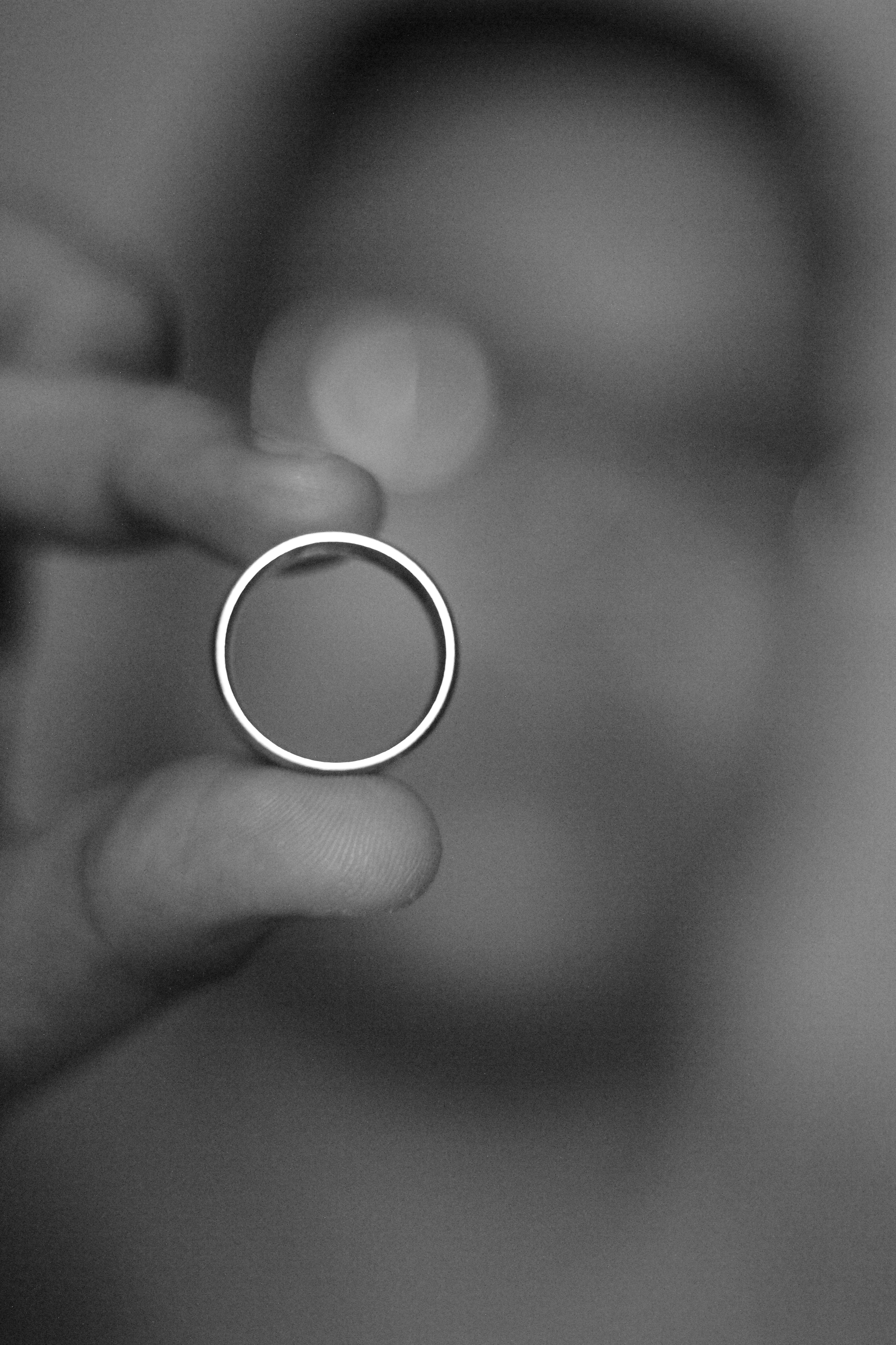 Foundoria_close-up of man holding a tungsten wedding band