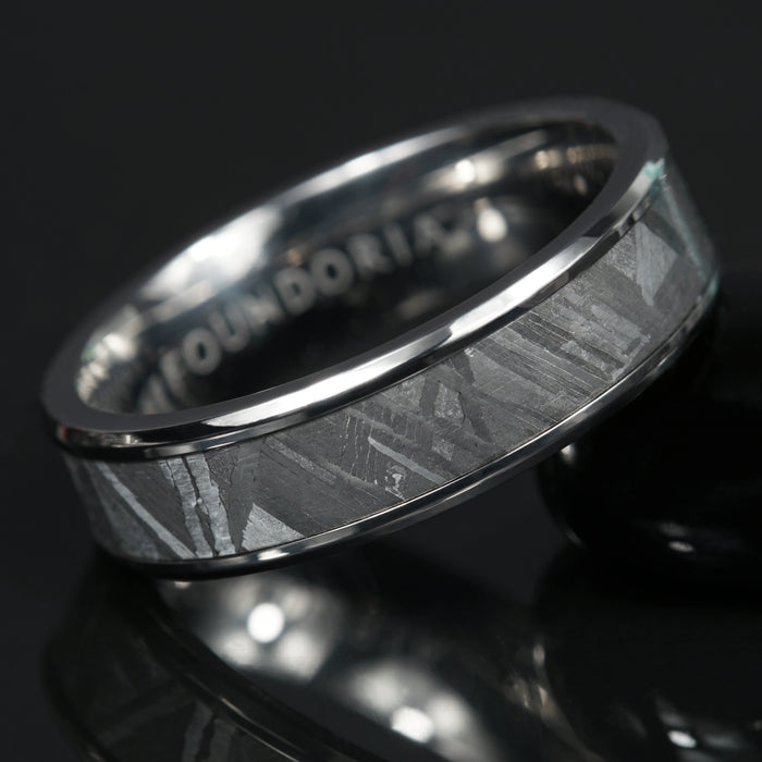 Astraeus polished titanium ring with a 4mm meteorite inlay